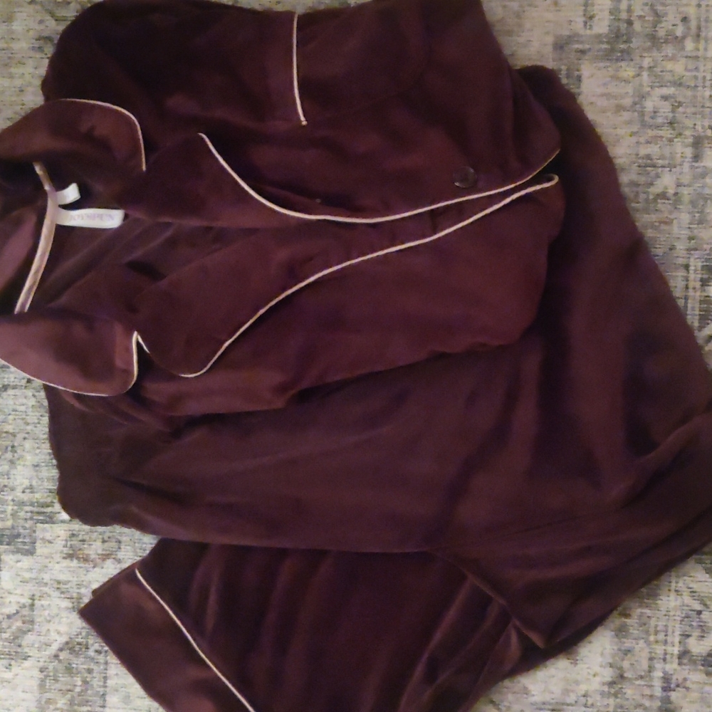 Women's velvety purple pajamas with pink piping size extra large